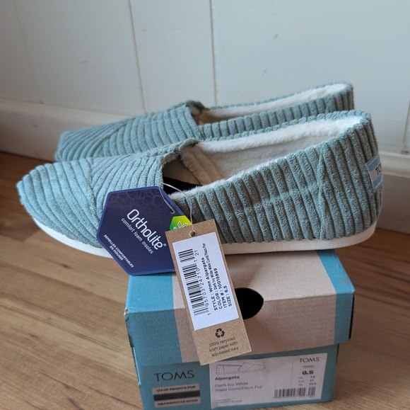 Toms Dark Ivy Wide Wale Cord / Faux Fur 6.5 - Picture 2 of 9